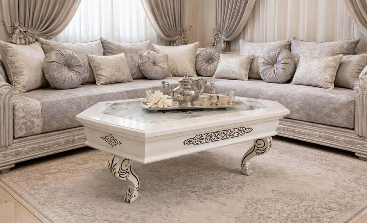 طاولة صالون فاخرة بتصميم كلاسيكي راقٍ