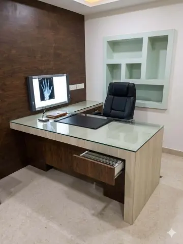 مكتب إداري فاخر بتصميم عصري وأنيق